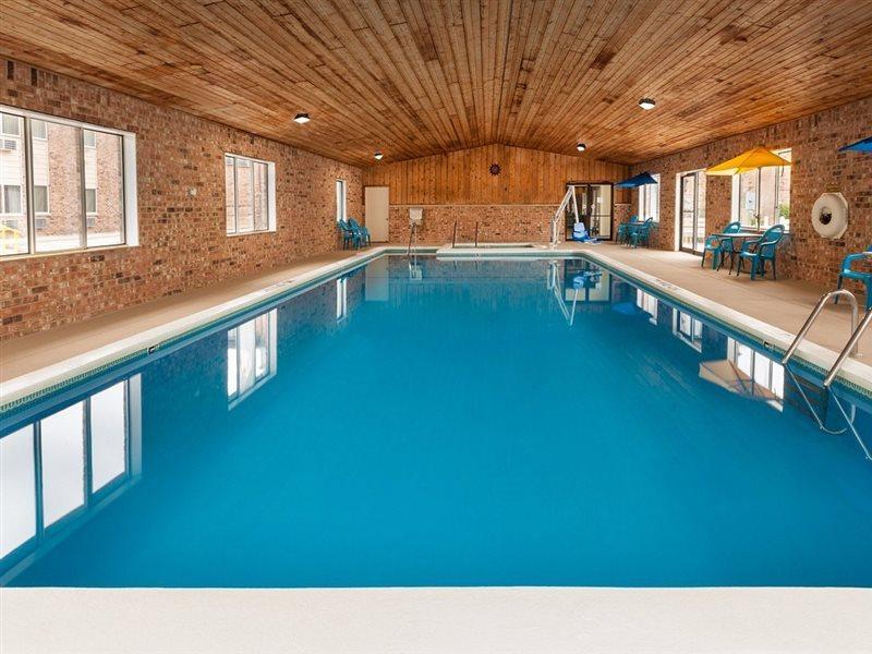 Baymont By Wyndham Manistee Hotel Exterior photo