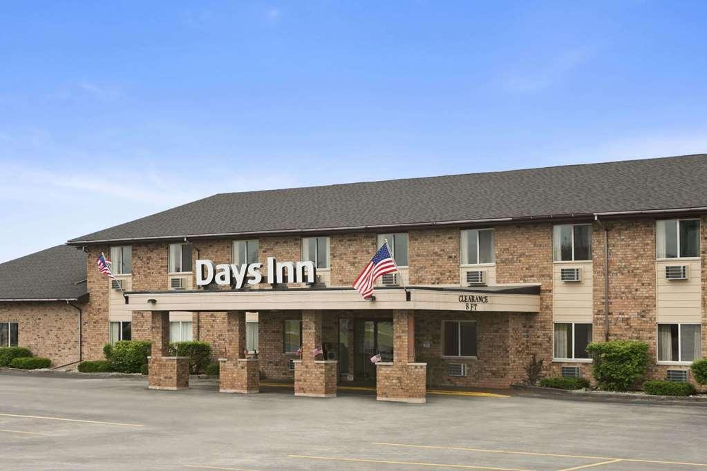 Baymont By Wyndham Manistee Hotel Exterior photo